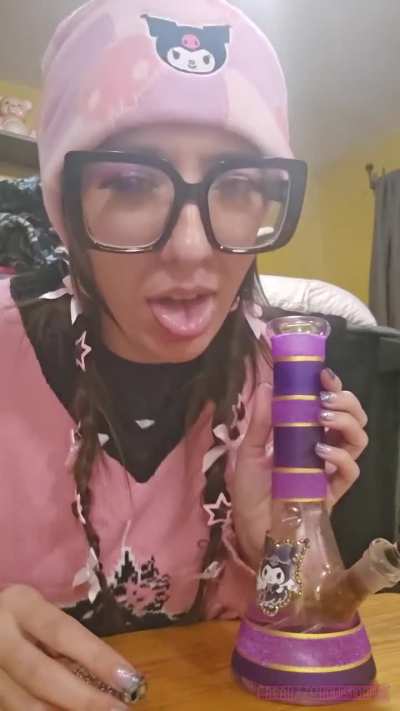 Here is my Kuromi bong rips for Xmas eve!