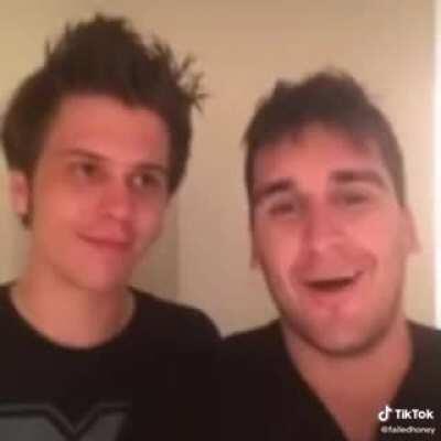 Por fin sabemos donde estaba mangel, haciendo un trío