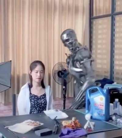 Робот-помощник