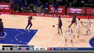 [Highlight] Reggie Jackson drills the go-ahead jumper with 2.3 left to win the game