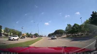 Idiot tries to cause a 3 car accident during a U-turn.