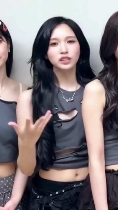 Mina wishing ONCE a Happy Holidays - 251231