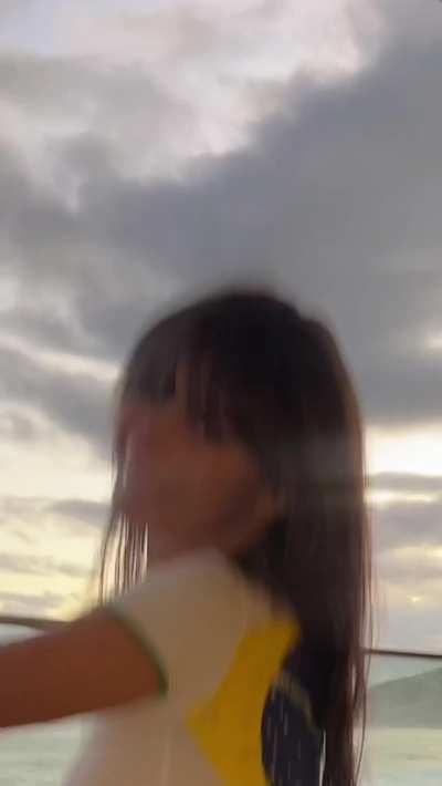 Emily Ratajkowski has an amazing ass!