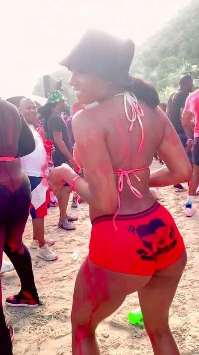 In de paint dance ft. @trinigyalwiner