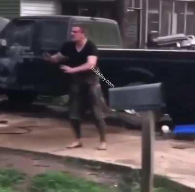 Dude puts Weed Eater On Thief After Stealing Out Of His Truck