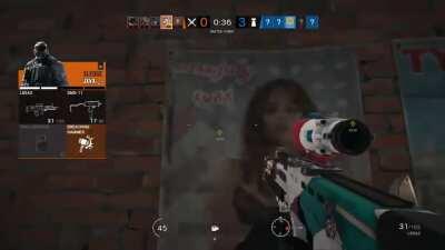 Me wanting to win some matches in solo ranked. My teammates: