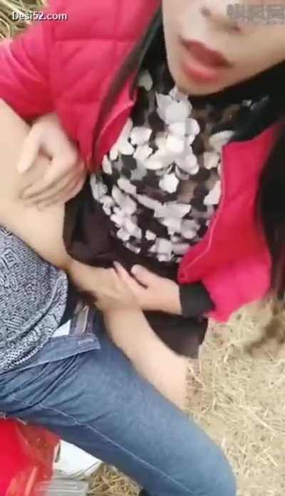 Desi Hot Gawl Riding in Park🔥 Full Video 👇