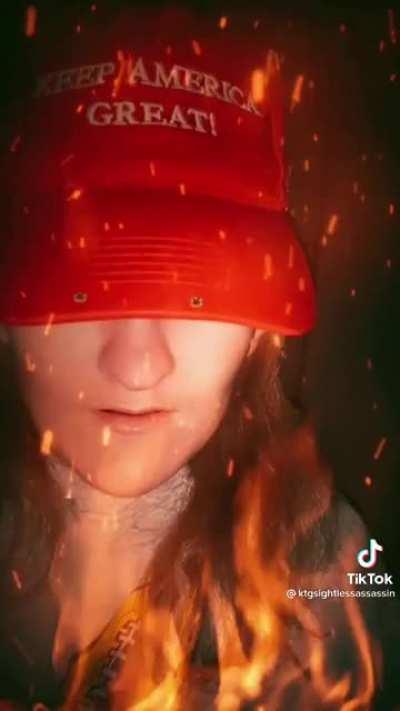 Can’t stop laughing at the filter quickly shifting to match her pupils