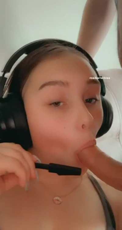 Loser had to pleasure the winner 🙄