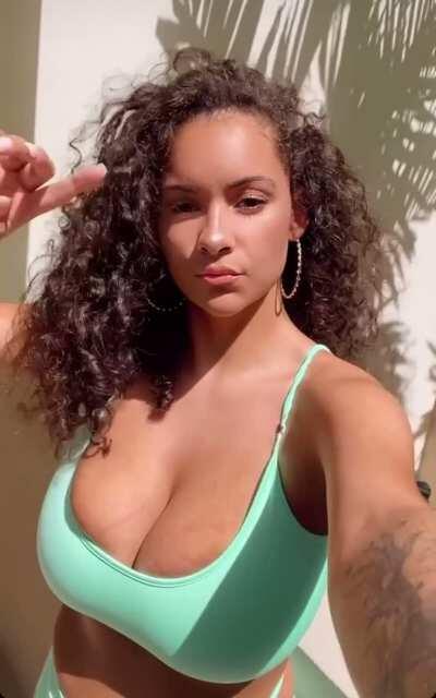 Big titty Nicolealexisxo