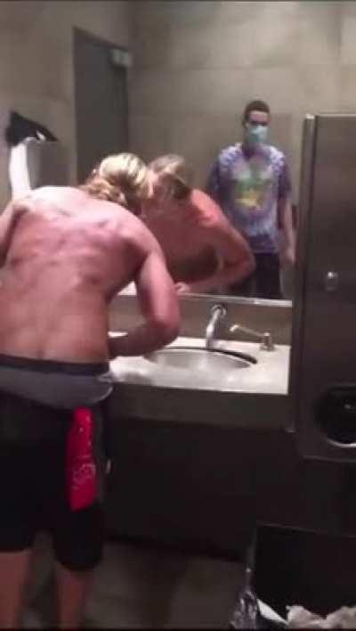 Beats in the bathroom 🥁