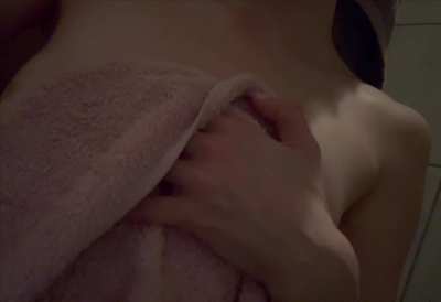 Oops, the towel fell down🥰😛