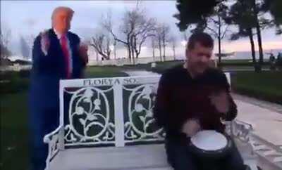 Что за песня не подскажете?