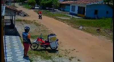 Hazlo ver natural y alejate tranquilo... NO corras.