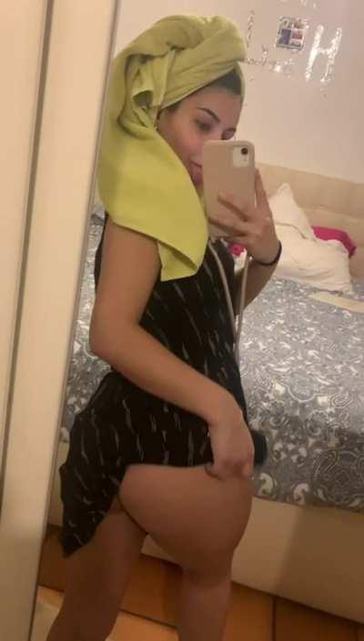 Rate this juicy ass from 1 to 10