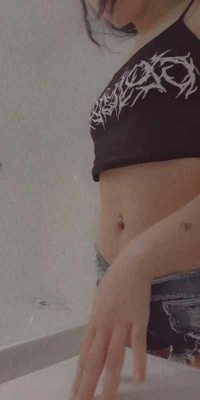 Please stop scrolling and watch me drop my titties for you (OC)