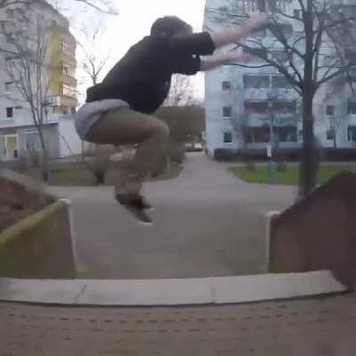 С таким паркуром они скоро в развалинах будут жить