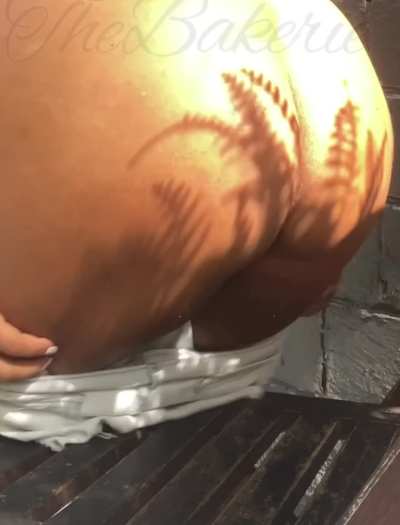 Drop that nut in my hairy asshole please 🙏🏽