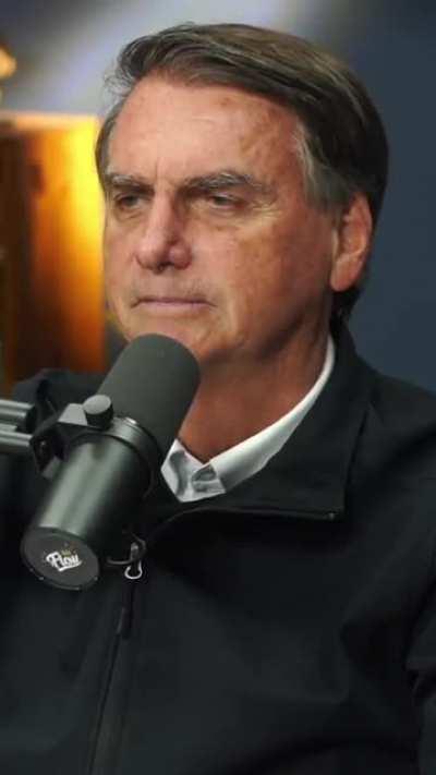 Cara por esses momentos de descontração que a galera aceita ir numa entrevista, estou puto com a saída do Monark mas foi bacana assistir.