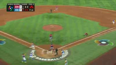 [Highlight] Newest Dodger David Peralta knocks Sandy Alcantara out of the game with a 2-out clutch single to drive in 2 to make it 3-1 Venezuela