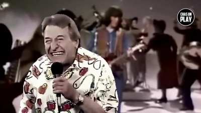 En el comienzo de todo, Norbert creó un nuevo sentido. Y el verbo se hizo pauta. Y Entonces Norbert dijo: «¡Buenos Aires El Cóndor Mar del Plata!» Y hubo luz.