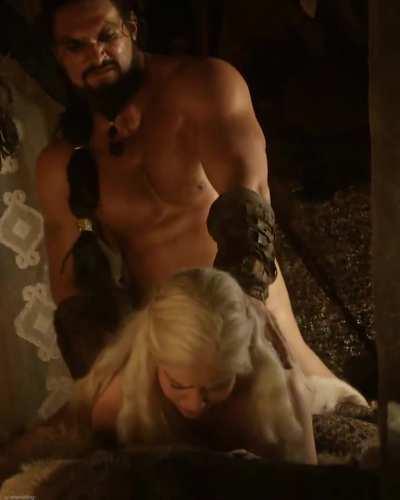 Emilia Clarke getting her cheeks clapped