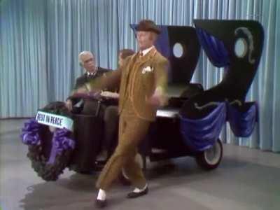 Vincent Price sings a duet with Boris Karloff (in one of his final TV appearances), on 