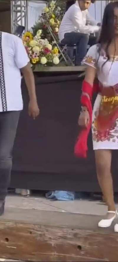 De que la iguana esta fea esta fea jajaja