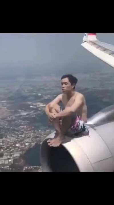 Me listening to ASTROTHUNDER Outro😌