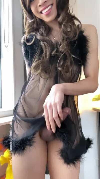 Big bird says hello. Say it back. 👋