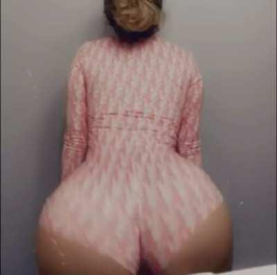 It’s B I G , huh?! 😛