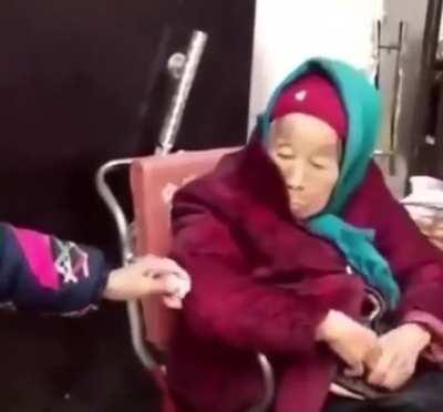 A 107-year-old mother gives her 84-year-old daughter candy