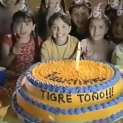 Feliz cumple toño *cumeado*