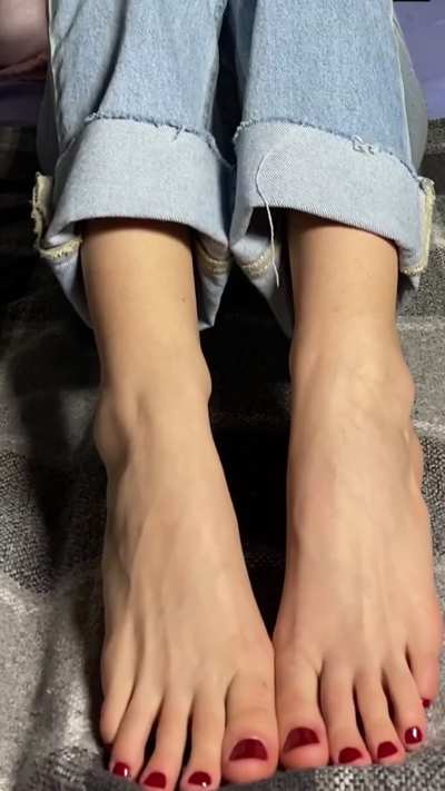 Will such toes find their lovers?<3