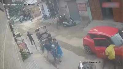 Chain snatcher getting instant karma