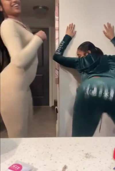 Sheisblake Twerkin Wit Her Friend 