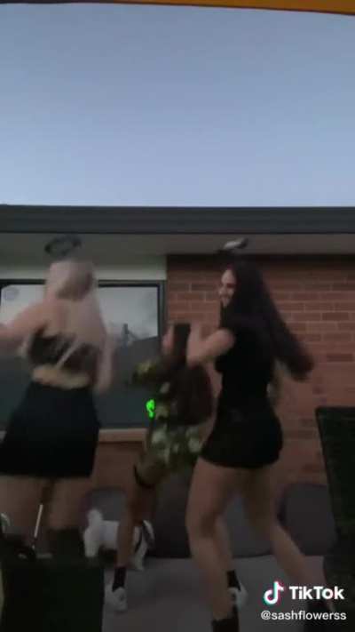 The middle has me 😍😍😋🤤🤤plzz