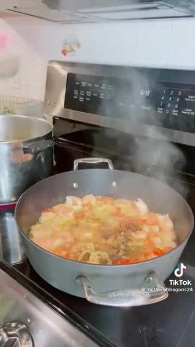 Twice-cooked shrimp boiled in cream cheese glue