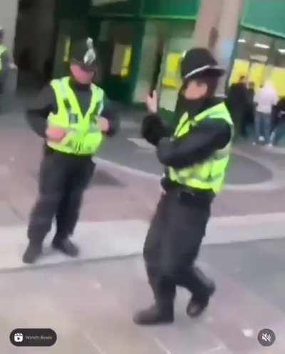 Hrvatski navijač vs engleska policija