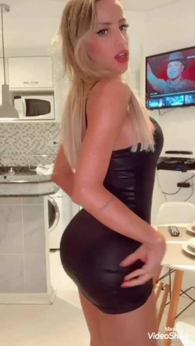 It's trans night at the club, are you cumming? ;)