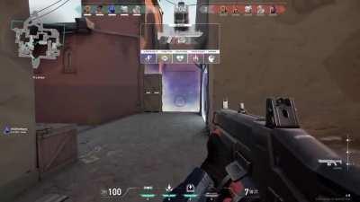 The WORST CROSSHAIR in Valorant! Would you ever use this crosshair?