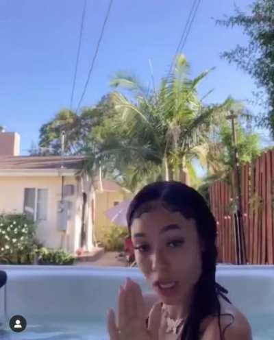 Coi in the pool 💦