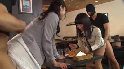 2 coworkers enjoy lunch together