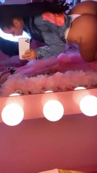 Katya showing her ass 🤩