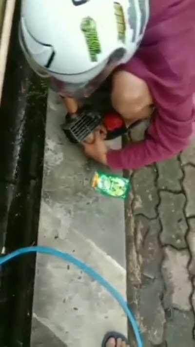 Nice Bracelet 🤣 (he tried using dish soap) Location: Indonesia, Language: Javanese
