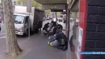 Aussies need to keep fighting back