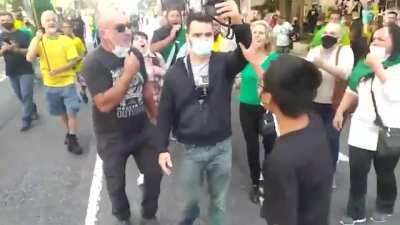 Parece que o Mamae Falei (Arthur do Val) não foi muito bem recebido na manifestação bolsonarista de hoje.