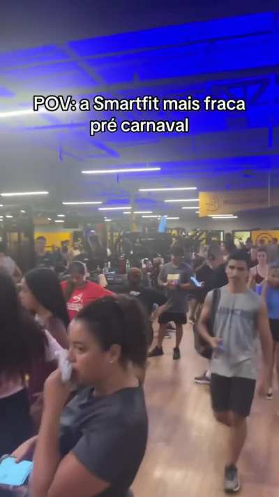 a academia devia pôr algum limite de inscrição é gente pra caralho