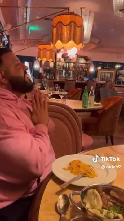 THIS HOW BIG NIGGAS ACTING OVER FOOD NOW😭😭😭