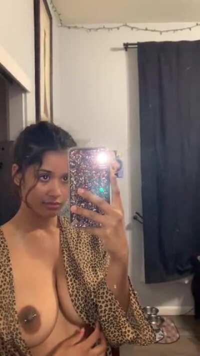 No makeup and Still beautiful